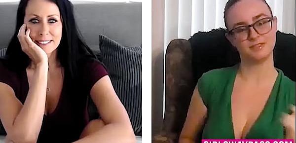 Sexy MILF Reagan Foxx solo pussy play with on lesbo webcam